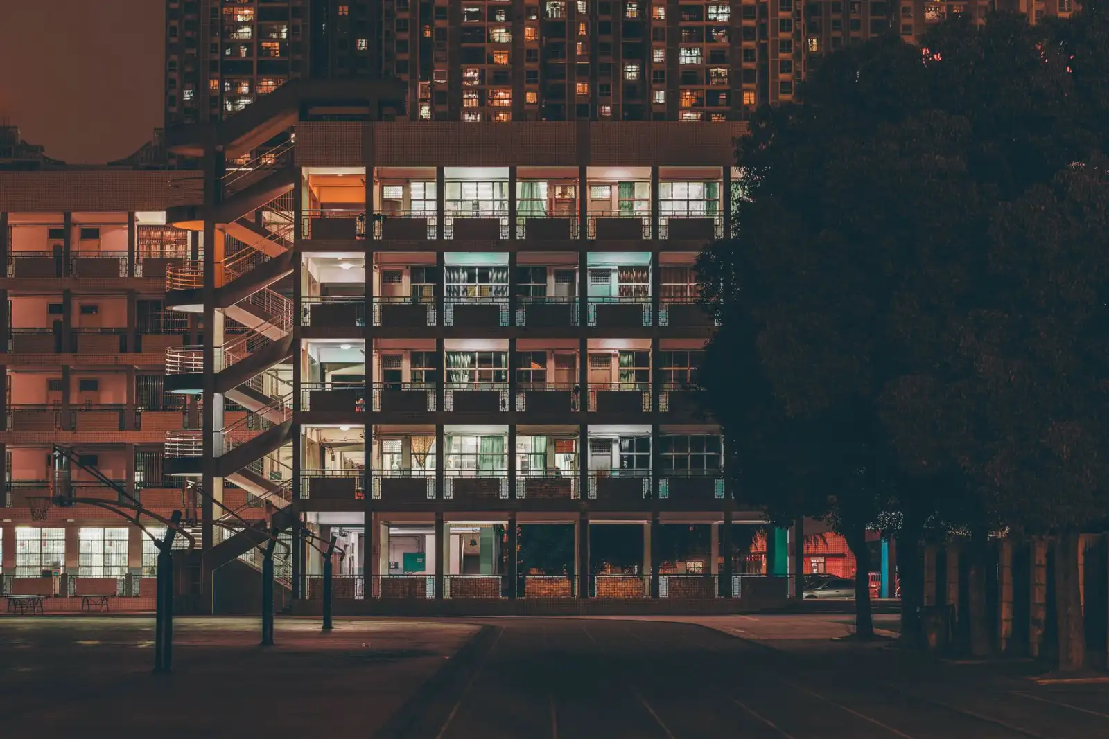广州箱包皮具制造工艺升级：从选材到质检的全流程管控要点