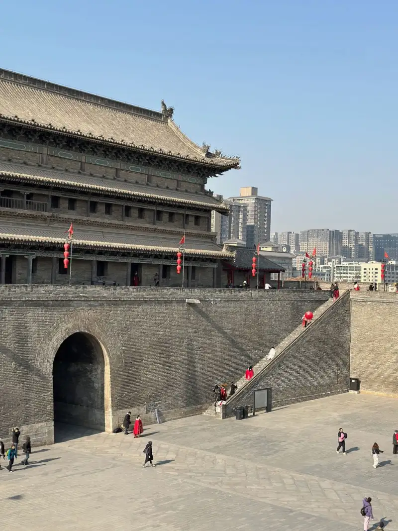 广州皮具制造行业观察：箱包贸易企业如何通过工艺升级应对市场需求变化
