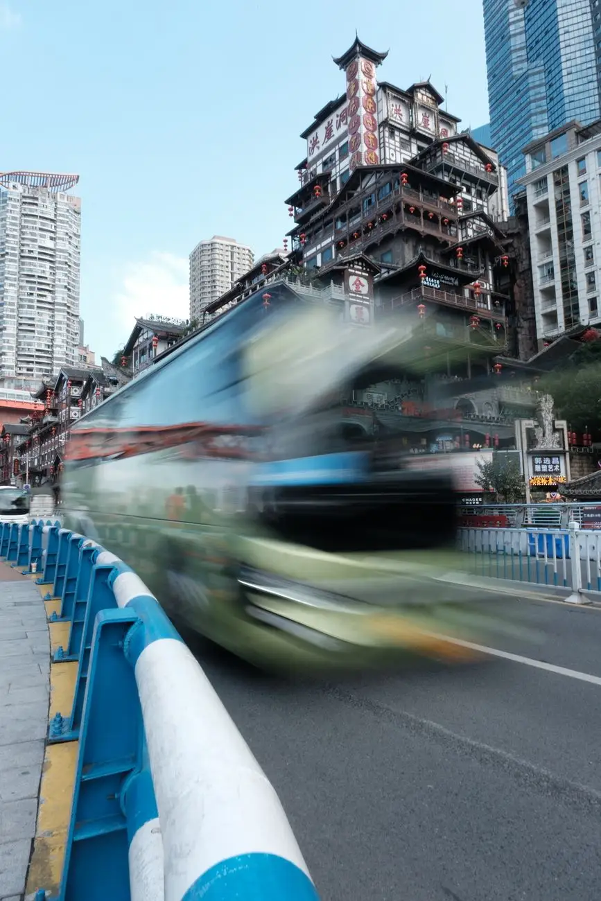 鹏高皮具2024年新款时尚箱包材质与工艺技术解析