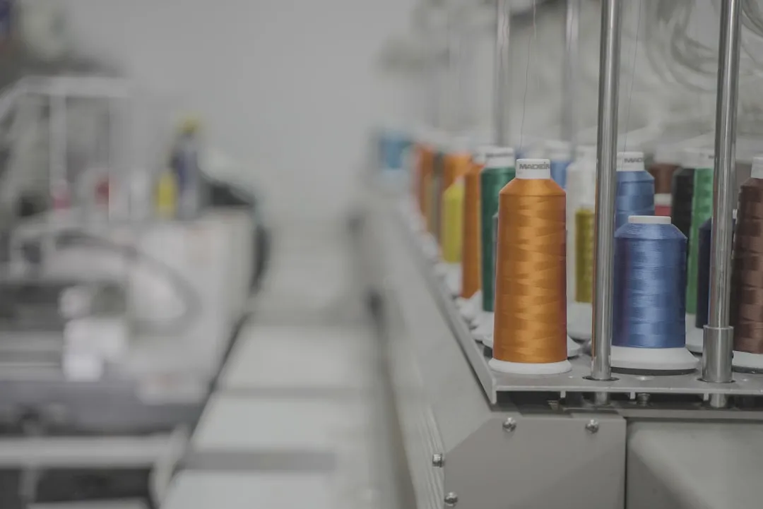 广州制包厂箱包定制加工流程与品质管控标准解析