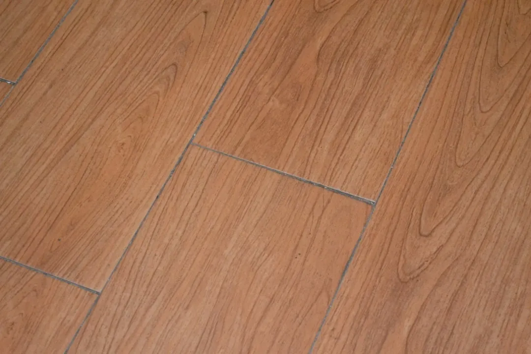 广州皮具代工厂产品中心：从选料、油边到整箱质检的完整流程解读