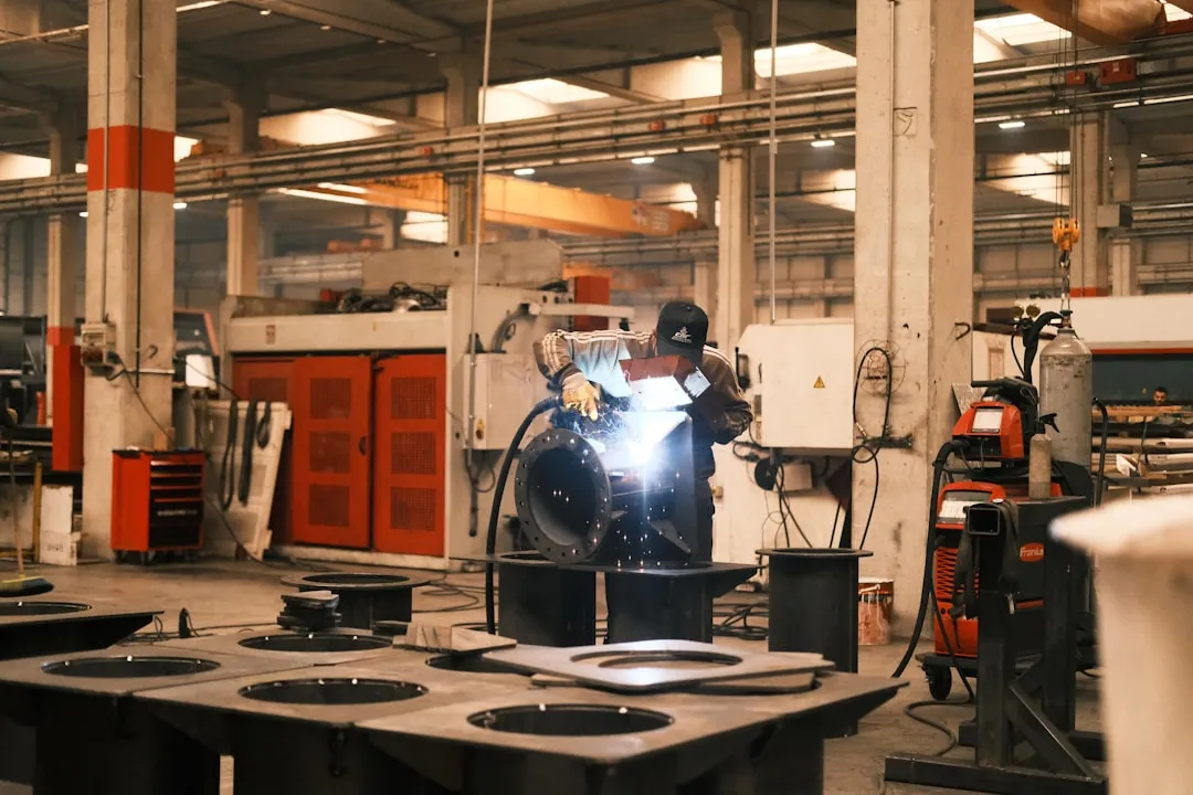 皮具制造工艺革新：激光切割与数控缝纫技术对比分析