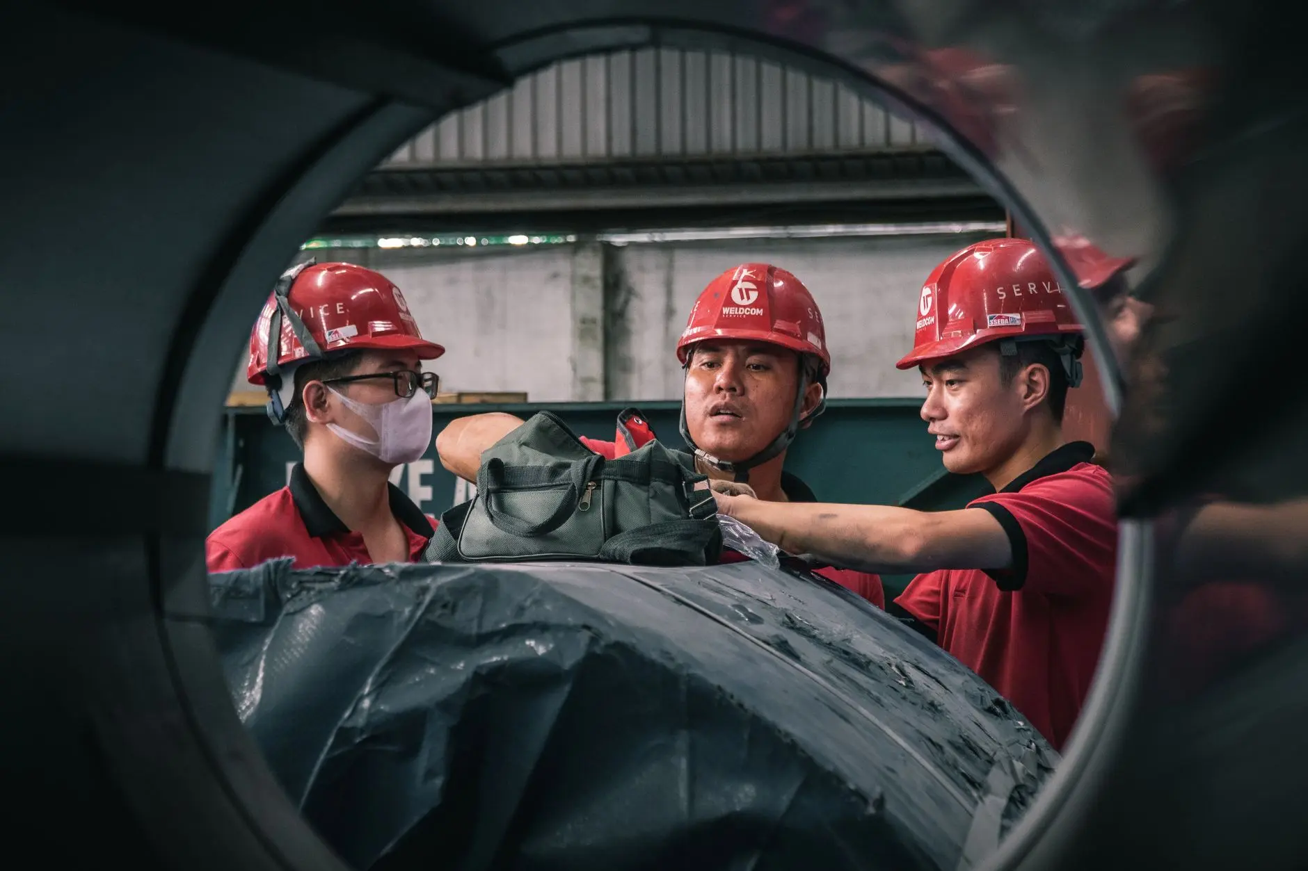 广州皮具厂定制箱包流程详解：从打版到质检全流程解析