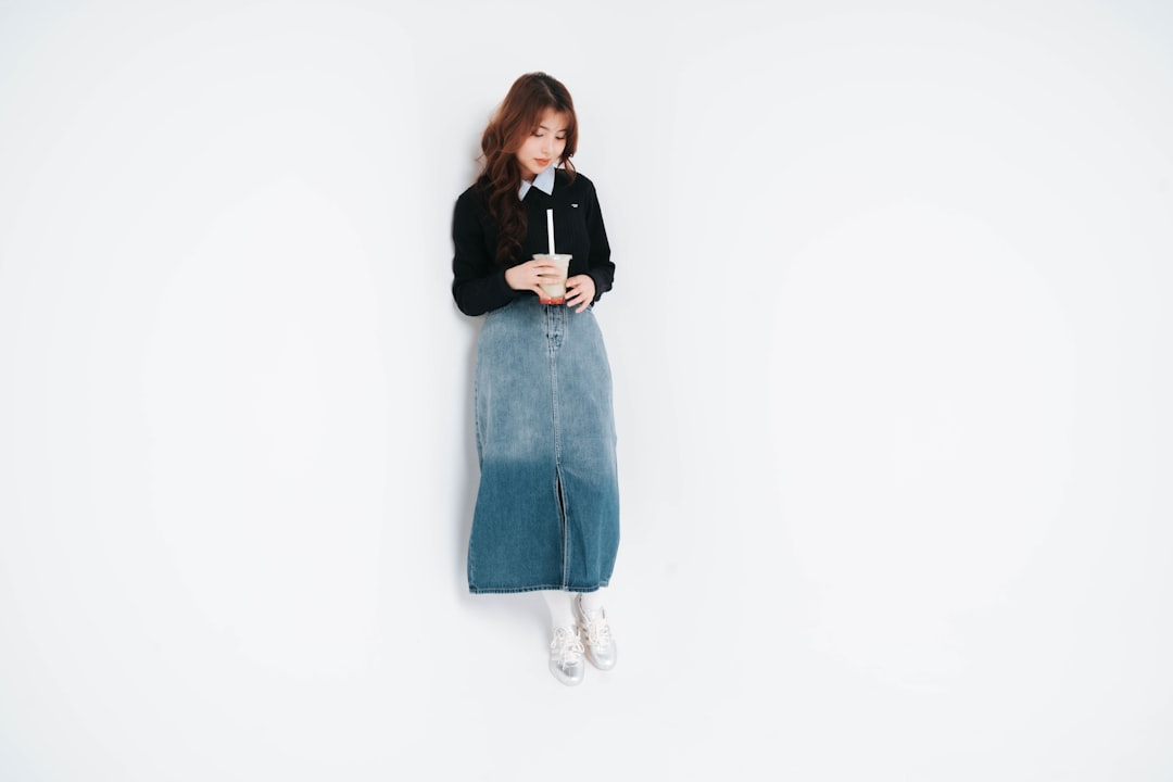 鹏高皮具真皮女包与时尚背包工艺对比及应用场景